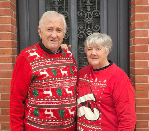 Guy et Jeanine se préparent à décorer leur maison pour Noël